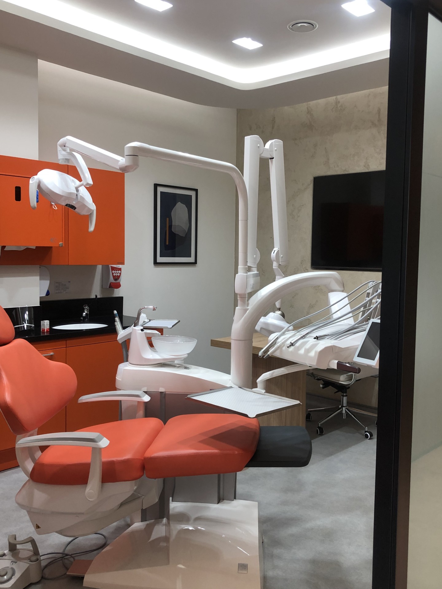 What is Invisalign and Can I Get It from Dentists in Bromley?